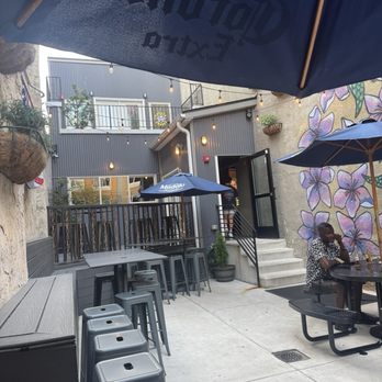 Pub Webb - Patio - New American Near Me - Philadelphia, Pennsylvania