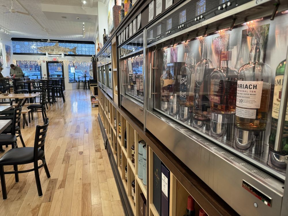 2 Roots Art & Wine Gallery Logo