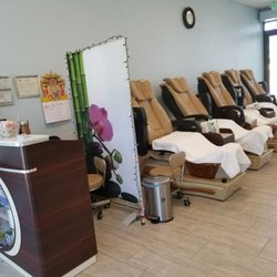 Sky Salon - Got toes?