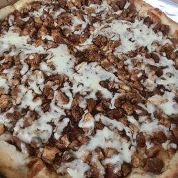 BBQ chicken pizza.... pretty bomb BBQ chicken pizza.... pretty bomb