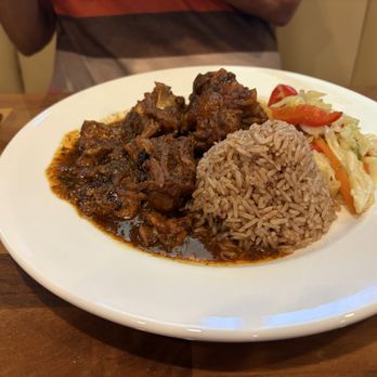 Island Soul Kitchen - Jamaican Oxtails with rice& peas and cabbage - Soul Food Near Me - Sacramento, California