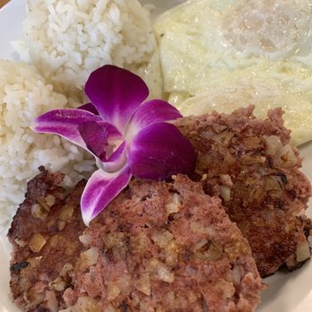 Guieb Cafe - Corned Beef Hash & Eggs - New American Near Me - Honolulu, Hawaii