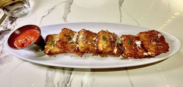 The LOLA COCKTAIL LAB & EATERY by null