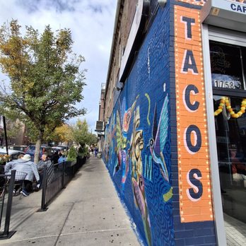 5 Rabanitos - Outdoor seating along the less busy sidewalk. - Mexican Near Me - Chicago, Illinois