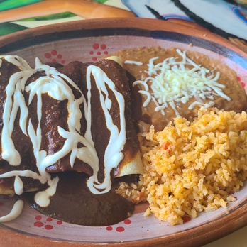 Lindo Mexico II - 3 Chicken Enchiladas topped with Mole Pablano Sauce served with excellent fluffy rice and beans. - Mexican Near Me - Greenwood, Indiana Lindo Mexico II - 3 Chicken Enchiladas topped with Mole Pablano Sauce served with excellent fluffy rice and beans. - Mexican Near Me - Greenwood, Indiana