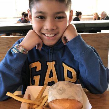 Gotts Roadside - Kids cheeseburger with fries - Burgers Near Me - Napa, California Gotts Roadside - Kids cheeseburger with fries - Burgers Near Me - Napa, California