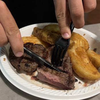 On the Grill - NY steak with a perfect medium rare. - Steakhouses Near Me - Bayamón, Puerto Rico