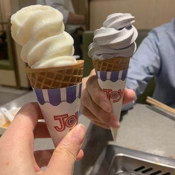 Haidilao Hotpot Flushing - Free ice cream at the end - vanilla and grape - Hot Pot Near Me - Flushing, New York