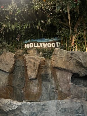 Hollywood Palms Cinema by null