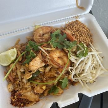 Kao Mun Gai - Combination Chicken and Shrimp Pad Thai - Thai Near Me - Oklahoma City, Oklahoma Kao Mun Gai - Combination Chicken and Shrimp Pad Thai - Thai Near Me - Oklahoma City, Oklahoma