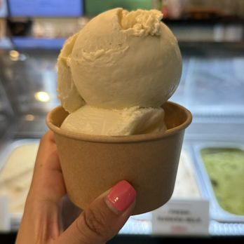 Aurelia - Jasmine Green Tea 8/10 Japanese White Chocolate 6/10 - Gelato Near Me - New York, New York Aurelia - Jasmine Green Tea 8/10 Japanese White Chocolate 6/10 - Gelato Near Me - New York, New York