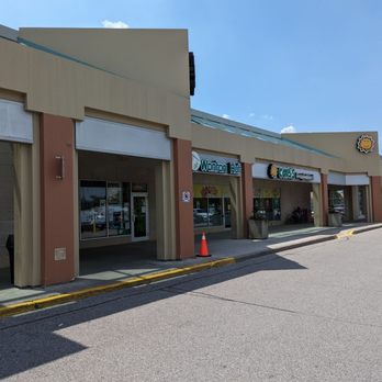 Wonton Hut - the outside of a grocery store - Chinese Near Me - Markham, Ontario