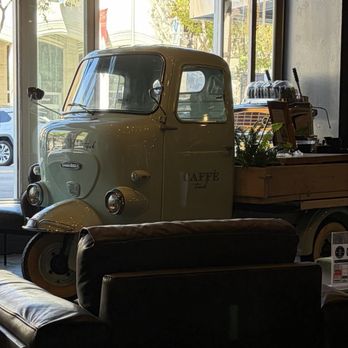 Colander Kitchens - Atmosphere - Salad Near Me - San Mateo, California