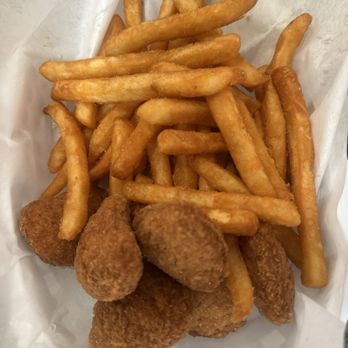 Stratford at the Harbor - Chicken and fries - Breakfast & Brunch Near Me - Oceanside, California Stratford at the Harbor - Chicken and fries - Breakfast & Brunch Near Me - Oceanside, California