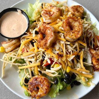 Tequila Butcher - Fajita salad with shrimp - Cocktail Bars Near Me - Chanhassen, Minnesota