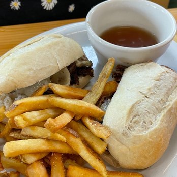 Orange Blossoms - Keystone Heights - Brisket sandwich with an au jus. Very dry without the dipping jus so get lots of it - Southern Near Me - Keystone Heights, Florida