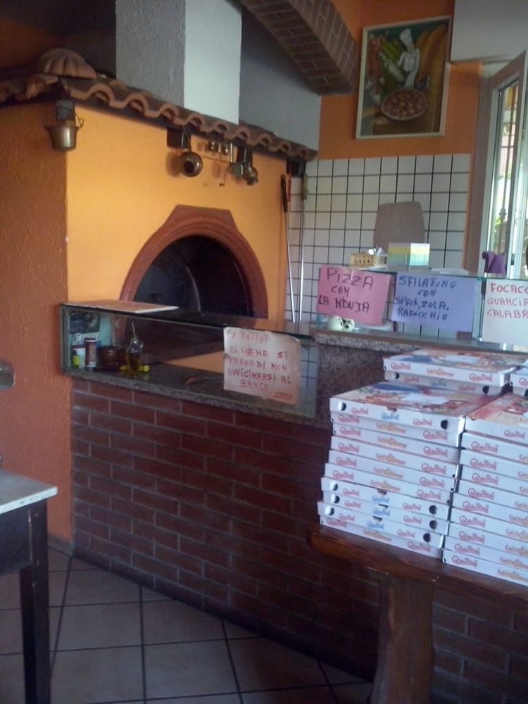 PIZZERIA MARISA DI LIA MARIA Updated May 2024 C. Europa, Morbihan