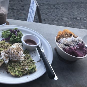 The Anchor - Smoothie bowl, poached egg avo toast - Mexican Near Me - San Vicente, NAY