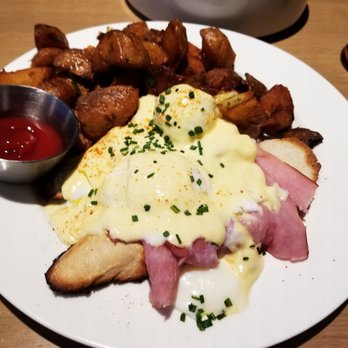 Earls Kitchen + Bar - Eggs benedict - New American Near Me - Boston, Massachusetts Earls Kitchen + Bar - Eggs benedict - New American Near Me - Boston, Massachusetts