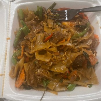 Thai's Thumbz - Richardson - Drunken Noodles with beef - Thai Near Me - Richardson, Texas Thai's Thumbz - Richardson - Drunken Noodles with beef - Thai Near Me - Richardson, Texas