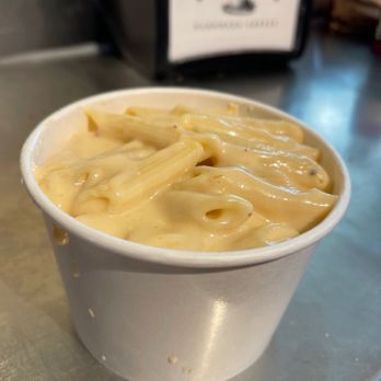 Beecher's Handmade Cheese - World's Best Mac and Cheese Small - Cheese Shops Near Me - Seattle, Washington