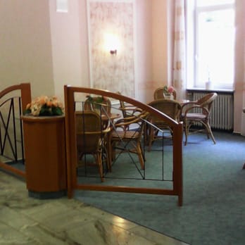 Median - Sitzgelegenheit innen im Bereich der Cafeteria - Rehabilitation Center Near Me - Bad Bertrich, RP