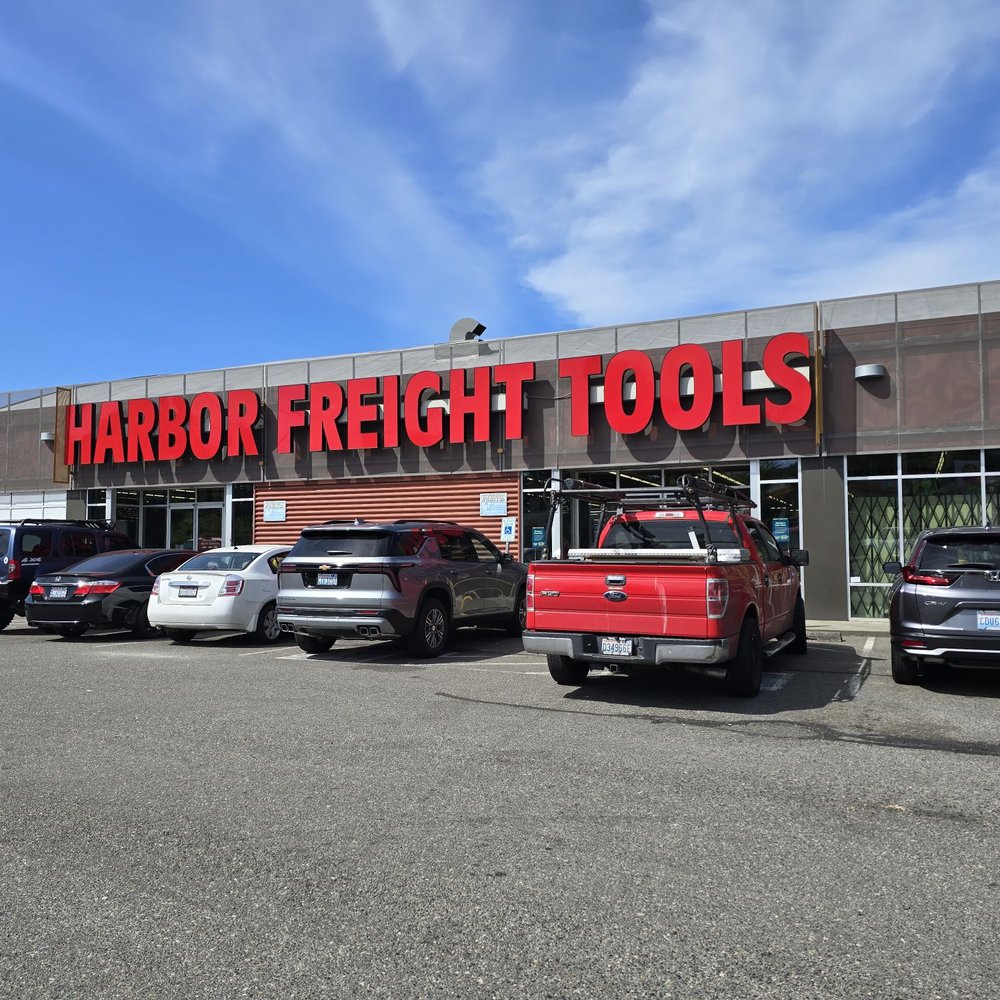 Harbor Freight Tools - The items I wanted were online, so I went to the store directly to purchase them, but there was no stock. - Hardware Stores Near Me - Seattle, Washington