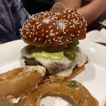 Gordon Ramsay Burger Las Vegas - Hella kitchen burger - Burgers Near Me - Las Vegas, Nevada Gordon Ramsay Burger Las Vegas - Hella kitchen burger - Burgers Near Me - Las Vegas, Nevada