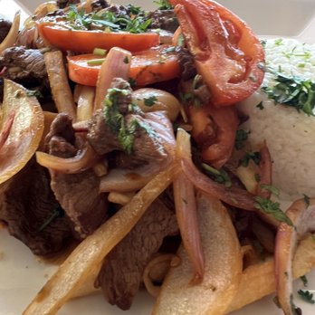 Sabores Restaurant - Lomo Saltado - Colombian Near Me - Orange, Connecticut