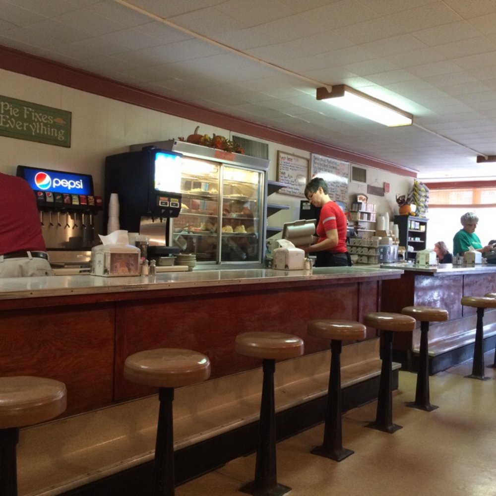 Bud's Restaurant - Diners Near Me - Defiance, Ohio