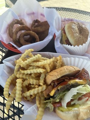 Don & Jo's Drive-In by null