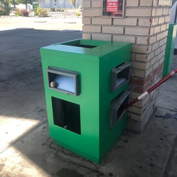 Golden Gate - Windshield washing station - Gas Stations Near Me - Reno, Nevada