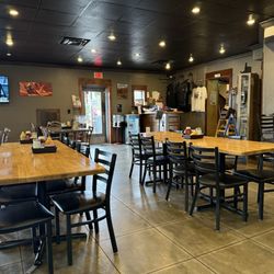 Rulu’s 66 Bar and Grill - Dining area