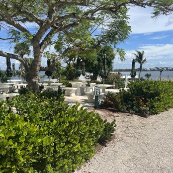 Cabbage Key - Outdoor picnic table area - Coffee & Tea Near Me - Pineland, Florida