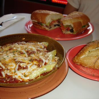 Amina Pizzeria - spinach ravioli w/garlic bread, veggie sandwich in background - Pizza Near Me - Honolulu, Hawaii