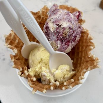 Jeni's Splendid Ice Creams - Brambleberry Crisp and Banana Cream Pudding - Ice Cream & Frozen Yogurt Near Me - Chicago, Illinois