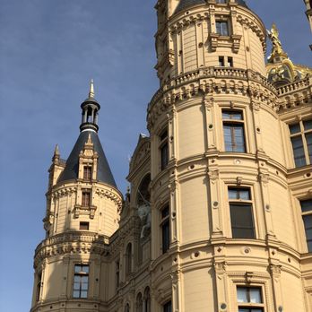 Schloss Schwerin - Castle - Castles Near Me - Schwerin, MV