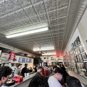 Mr. Beef - Inside - Fast Food Near Me - Chicago, Illinois