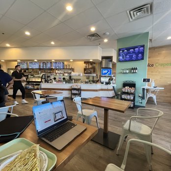 Dulce Crepes - Seating area - Creperies Near Me - Fairfax, Virginia Dulce Crepes - Seating area - Creperies Near Me - Fairfax, Virginia