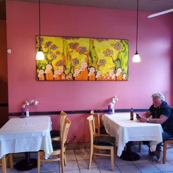 Bunn Thai Bistro - Colorful art everywhere - Thai Near Me - Grover Beach, California