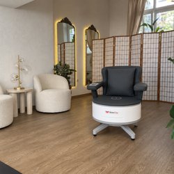 Personal Training by Nick Prade - Der BetterPelvi Beckenbodenstuhl in unserer Lounge - 28 Minuten Beckenbodentraining, vollständig bekleidet.