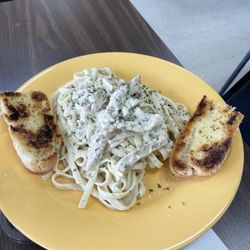 Airport Italian Deli&Sushi - Fettuccine Alfredo