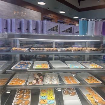Deerfields Bakery - Bakeries Near Me - Buffalo Grove, Illinois