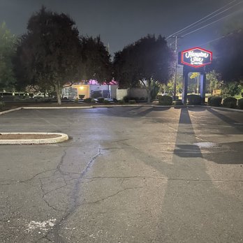 Hampton Inn Medford - The parking lot at 10pm and they still wouldn't let's us park there! - Hotels Near Me - Medford, Oregon Hampton Inn Medford - The parking lot at 10pm and they still wouldn't let's us park there! - Hotels Near Me - Medford, Oregon