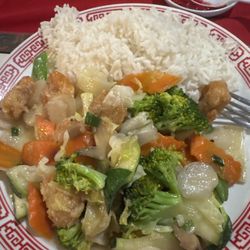 D Hou - Shrimp with vegetables - and LOTS of rice! Pretty tasty actually!!