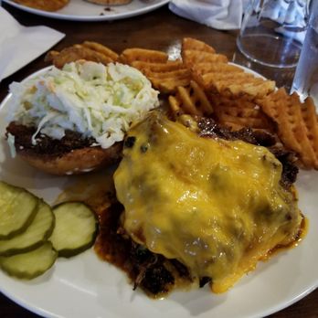 Digger's Ales N' Eats - Pulled pork - American Near Me - Riverhead, New York