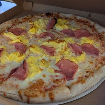 Grand Pequot Tower - Room service breakfast pizza - Hotels Near Me - Mashantucket, Connecticut Grand Pequot Tower - Room service breakfast pizza - Hotels Near Me - Mashantucket, Connecticut
