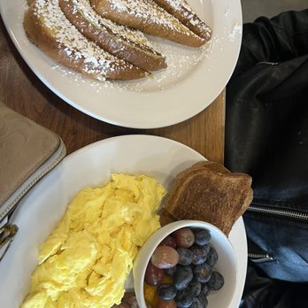 Honeycomb Cafe - Beehive Breakfast with French toast and sausage - New American Near Me - Belmont, North Carolina