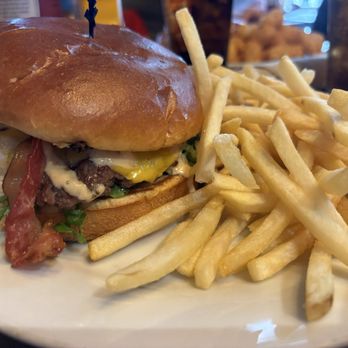 The Franklin Tap - Smash Burger - American Near Me - Chicago, Illinois
