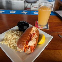 High Tide Restaurant & Bar - Lobster roll!